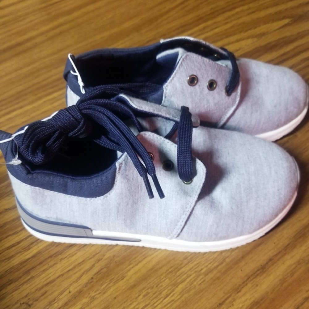 OOMPHIES SUNNY GREY/BLUE  KIDS SHOES - NWOT -